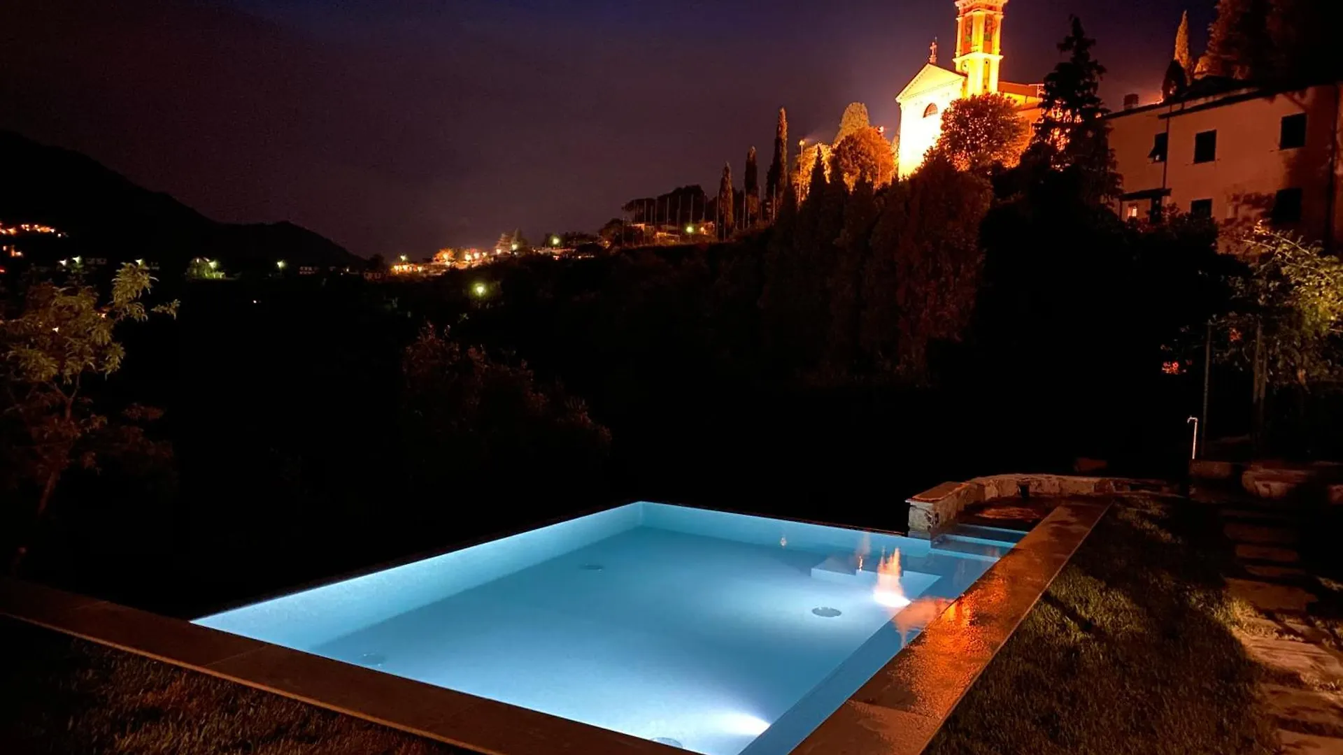 15Th Century Castle, Between 5 Terre And Portofino Leivi